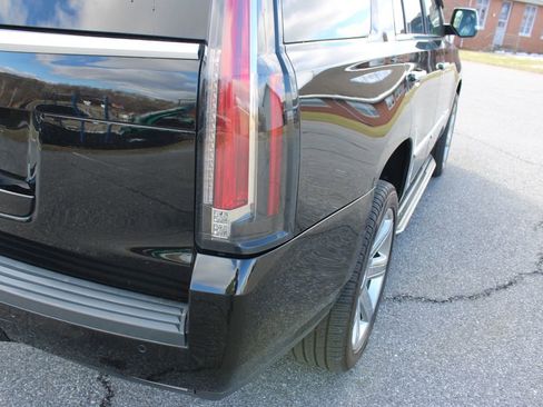 Used 2020 Cadillac Escalade Premium Luxury image 47