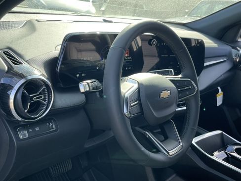 New 2025 Chevrolet Equinox LT image 8