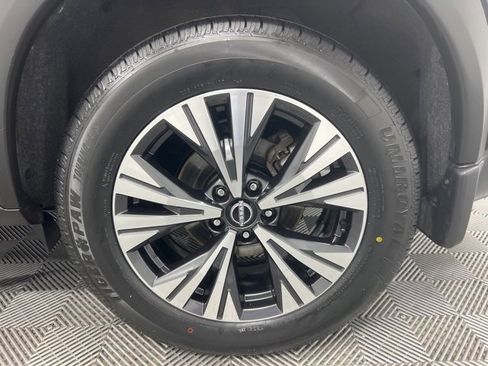 Used 2023 Nissan Rogue SV image 12