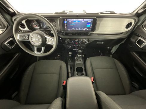 Used 2024 Jeep Wrangler Unlimited Sahara AWD/4WD image 13