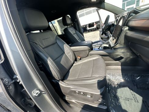 Used 2025 GMC Yukon XL Denali AWD/4WD image 35