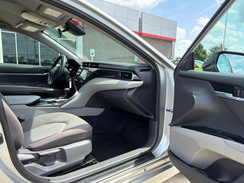 Used 2019 Toyota Camry LE FWD image 10
