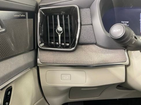 New 2026 Volvo XC90 B6 Ultra w/ Protection Package image 25