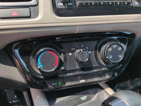 Used 2019 Honda HR-V LX image 16