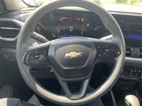 Used 2025 Chevrolet TrailBlazer LS w/ LS Convenience Package AWD/4WD image 16