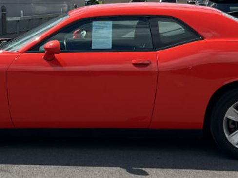 Used 2022 Dodge Challenger SXT RWD image 2