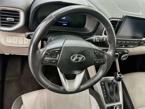 Used 2025 Hyundai Venue SEL FWD image 18