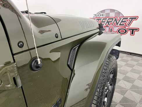 Used 2023 Jeep Gladiator Sport AWD/4WD image 33