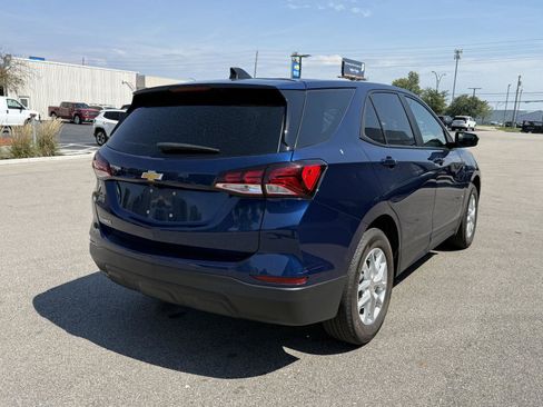 Used 2022 Chevrolet Equinox LS w/ LS Convenience Package FWD image 3