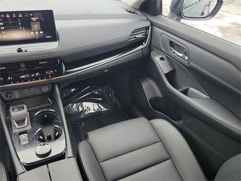 Used 2025 Nissan Rogue SL image 15