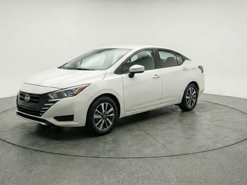 Used 2025 Nissan Versa SV FWD image 3