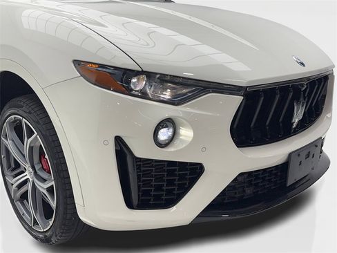 Used 2022 Maserati Levante Modena image 3