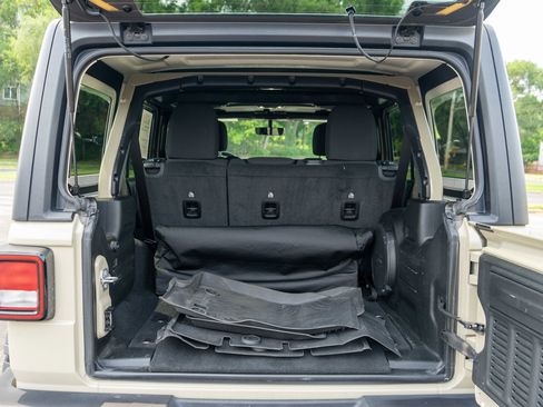 Used 2022 Jeep Wrangler Unlimited Sport AWD/4WD image 9