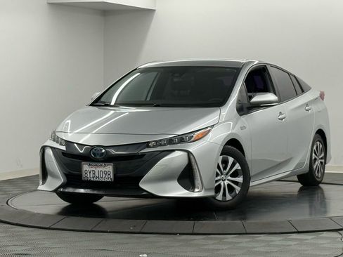 Used 2022 Toyota Prius Prime XLE image 2