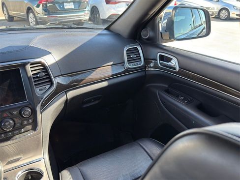 Used 2018 Jeep Grand Cherokee Overland image 25