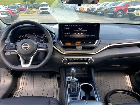 Used 2024 Nissan Altima 2.5 SV w/ SV Premium Package FWD image 10