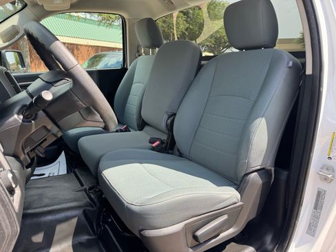 Used 2018 RAM 1500 Express RWD image 21