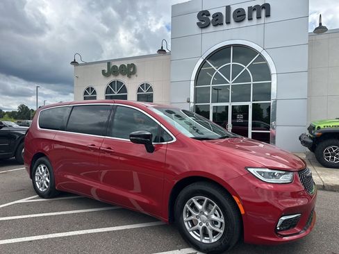 New 2026 Chrysler Pacifica Select image 2