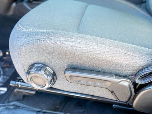 Used 2024 Jeep Wrangler Unlimited image 17