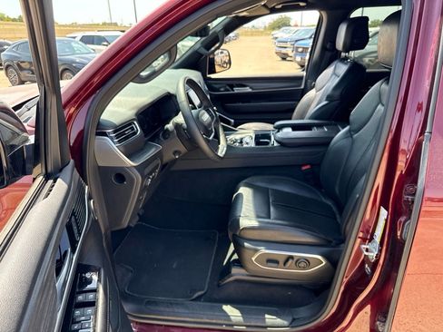 Used 2024 Jeep Wagoneer L Series II w/ Flexible Seating Group AWD/4WD image 20