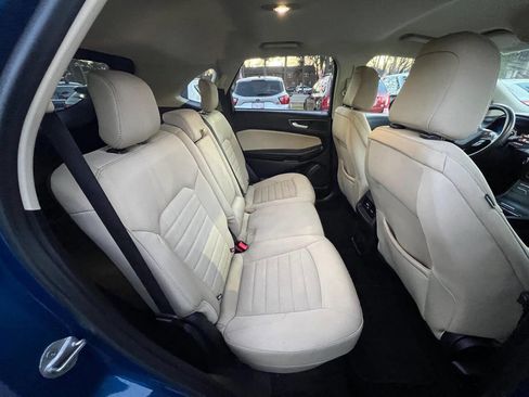 Used 2020 Ford Edge SE image 10