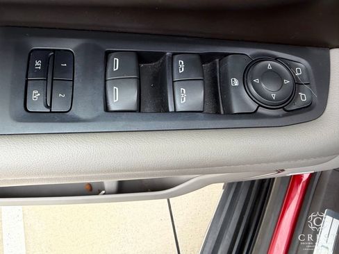 Used 2023 Chevrolet Suburban LT RWD image 11