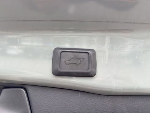 Used 2021 Toyota RAV4 XLE Premium FWD image 31