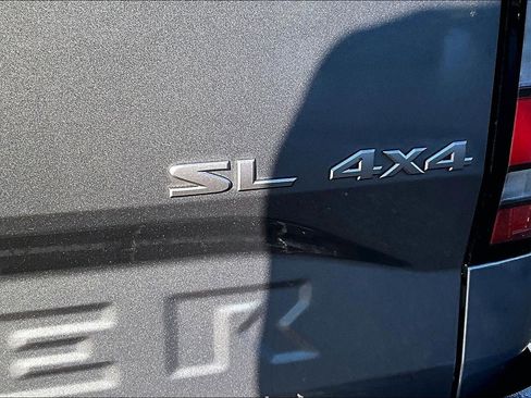 Used 2024 Nissan Frontier SL image 24