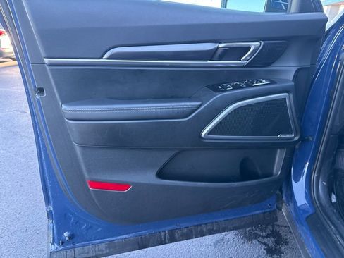 Used 2025 Kia Telluride S image 12