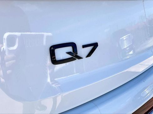 Used 2024 Audi Q7 3.0T Prestige image 31