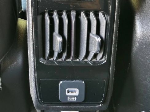 Used 2024 Jeep Compass Latitude AWD/4WD image 17