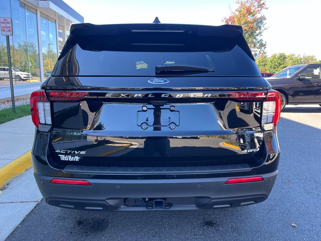 Used 2025 Ford Explorer Active AWD/4WD image 7