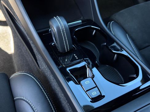 Used 2021 Volvo XC40 T5 R-Design w/ Climate Package image 19