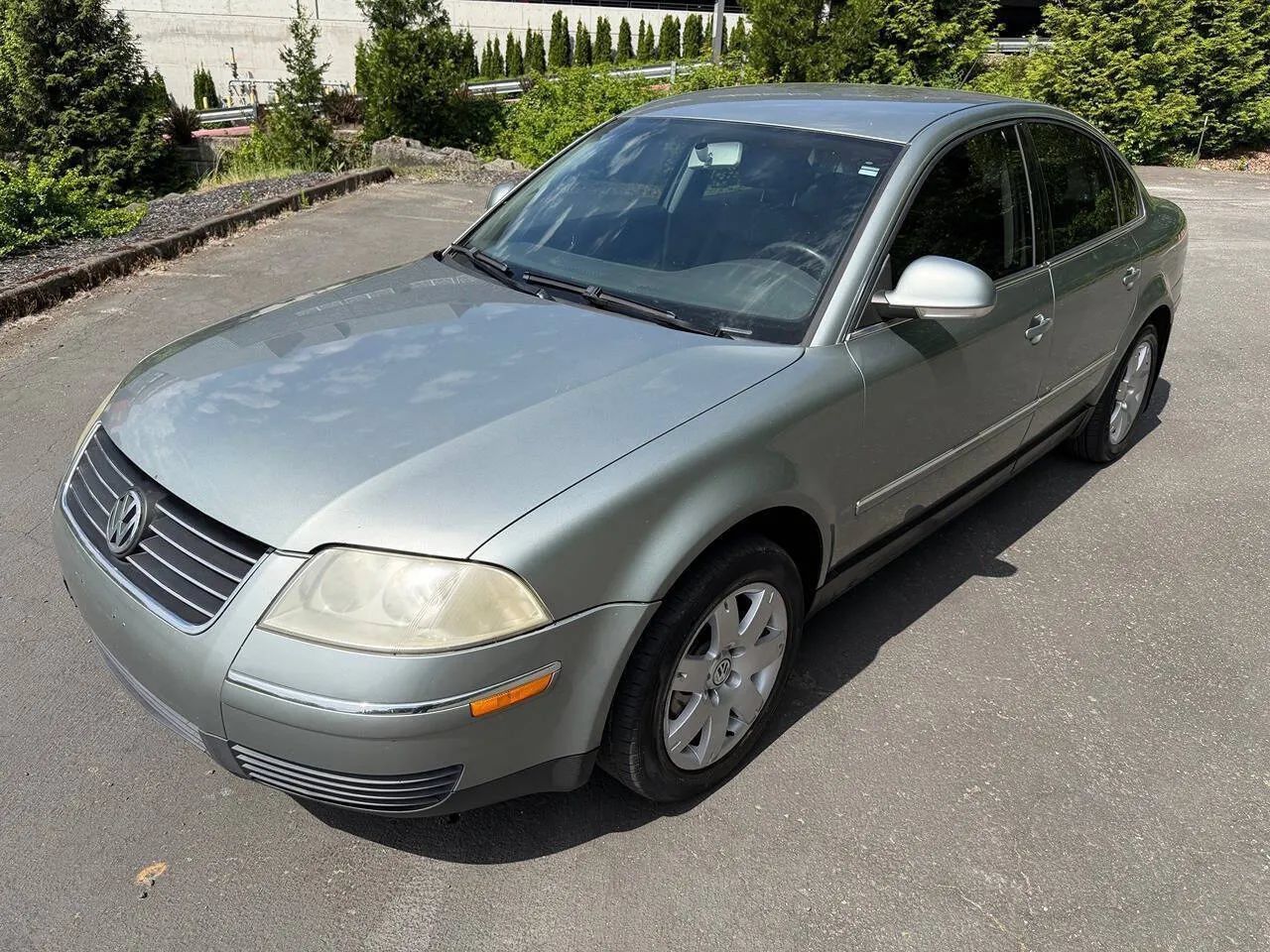 Used 2005 Volkswagen Passat GL FWD image 4