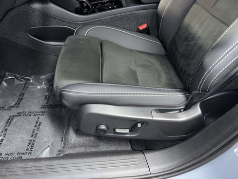 Used 2023 Volvo XC40 B5 Plus w/ Climate Package AWD/4WD image 3