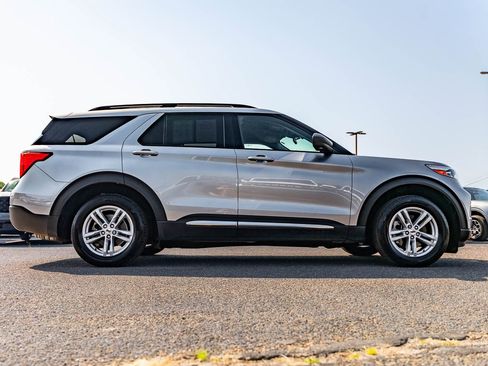 Used 2020 Ford Explorer XLT w/ Equipment Group 202A RWD image 8
