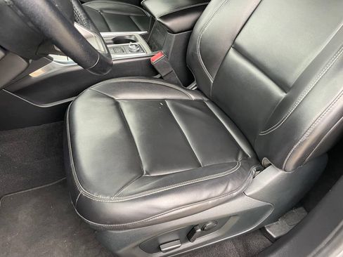 Used 2021 Ford Explorer XLT w/ Equipment Group 202A AWD/4WD image 21