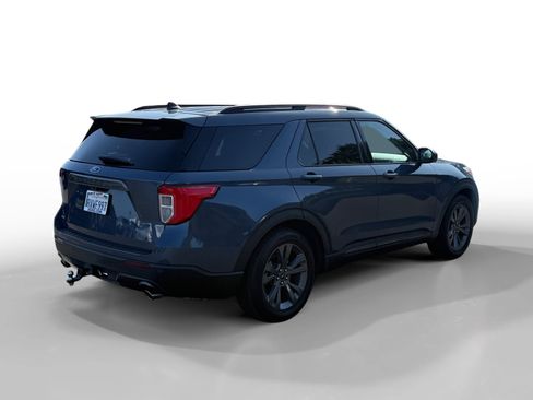 Certified 2021 Ford Explorer XLT w/ Equipment Group 202A RWD image 5