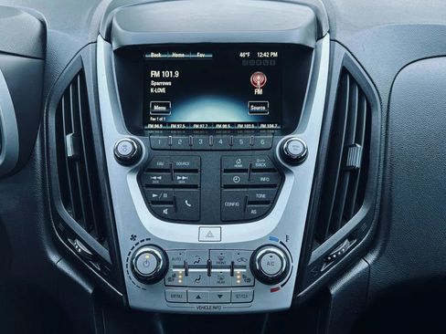 Used 2017 Chevrolet Equinox LT w/ Sport Edition image 28