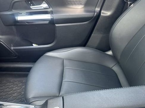 Used 2022 Mercedes-Benz GLA 250 4MATIC image 3