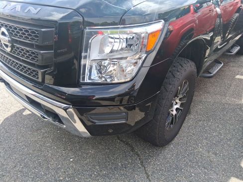 Used 2022 Nissan Titan SV w/ SV Convenience Package AWD/4WD image 3