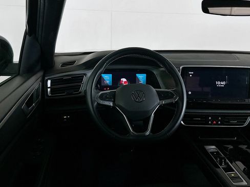 Used 2024 Volkswagen Atlas Cross Sport SE image 17