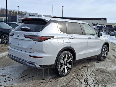 New 2026 Mitsubishi Outlander SE image 4