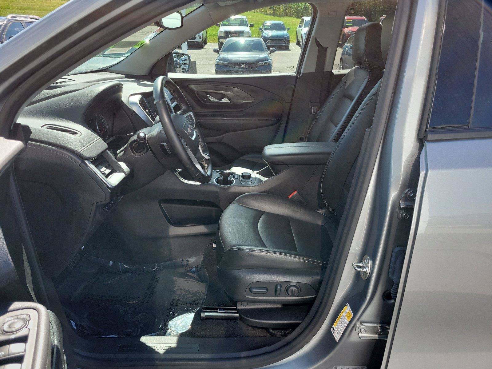 Used 2024 GMC Terrain SLT w/ Infotainment Package II AWD/4WD image 16