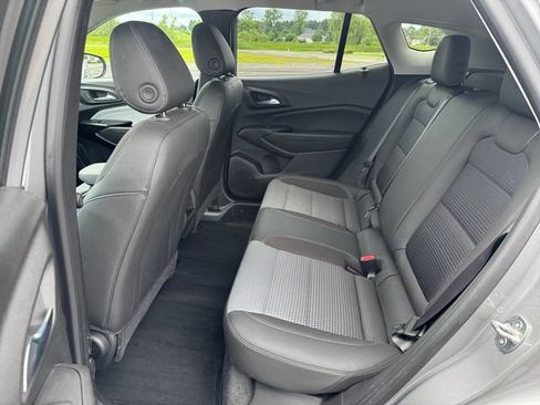 Used 2024 Chevrolet Trax LT w/ LT Convenience Package FWD image 16