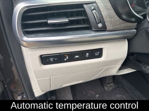 Used 2022 Kia Telluride EX w/ EX Premium Package AWD/4WD image 16