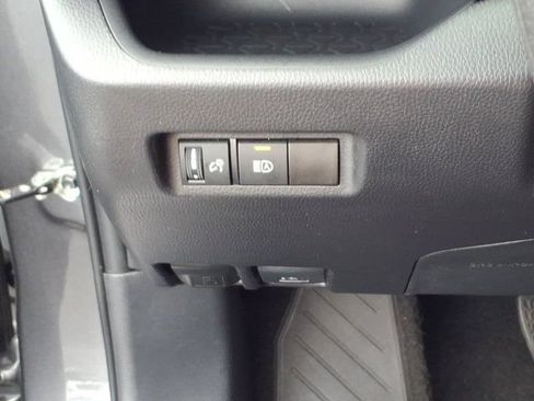 Used 2025 Toyota RAV4 XLE FWD image 21