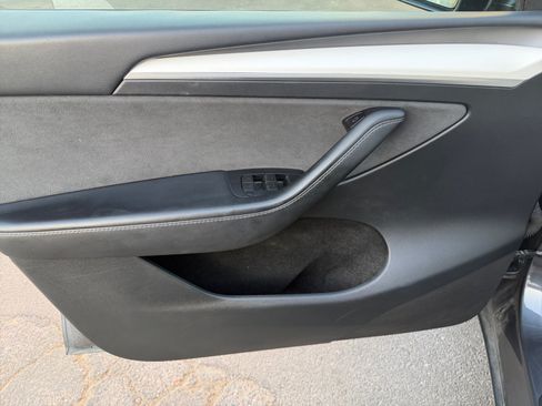 Used 2023 Tesla Model Y 2WD image 13