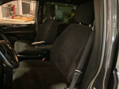 Used 2018 Dodge Grand Caravan SE image 15
