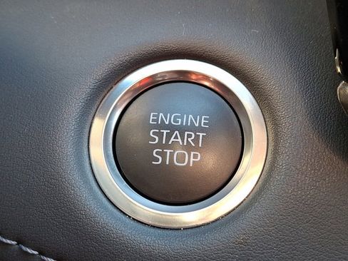 Used 2025 Toyota Highlander XLE image 23